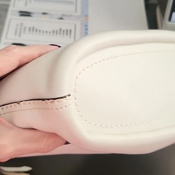 SOLD Coach 2008 Winter White Shoulder Bag - Picture 10 of 16